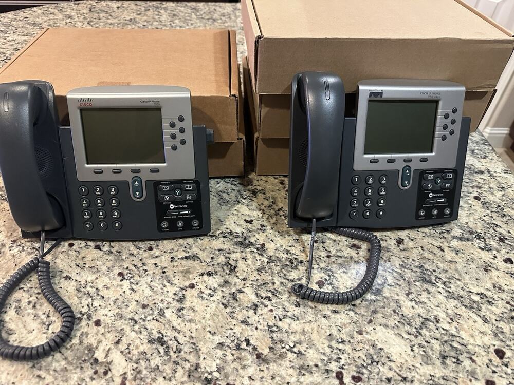 Lot Of 7 Cisco IP Phones 7960 series 2 Brand New And 5 Used In Good Cond
